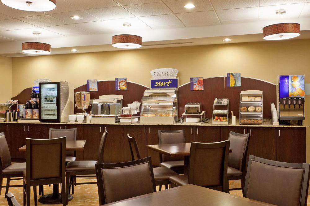 Holiday Inn Express & Suites Malone By Ihg Экстерьер фото