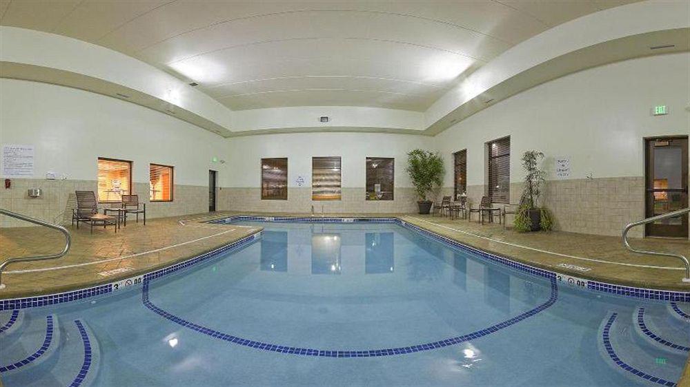 Holiday Inn Express & Suites Malone By Ihg Экстерьер фото