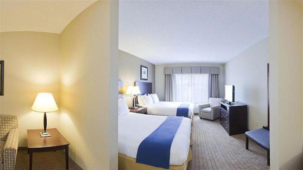 Holiday Inn Express & Suites Malone By Ihg Экстерьер фото