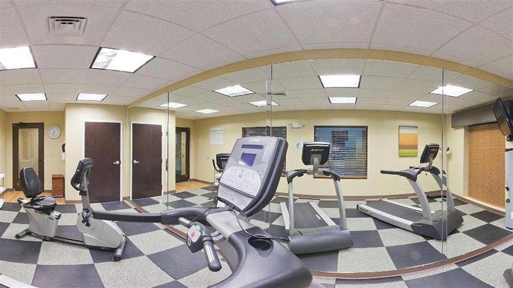 Holiday Inn Express & Suites Malone By Ihg Экстерьер фото