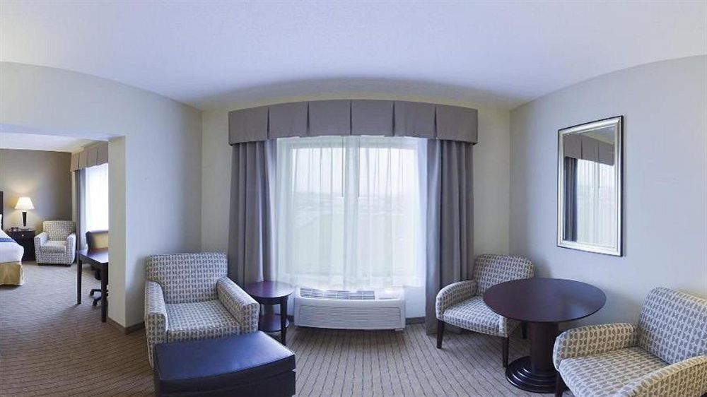 Holiday Inn Express & Suites Malone By Ihg Экстерьер фото