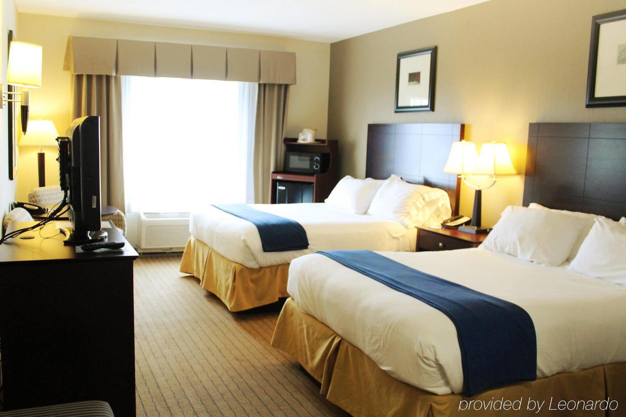 Holiday Inn Express & Suites Malone By Ihg Экстерьер фото