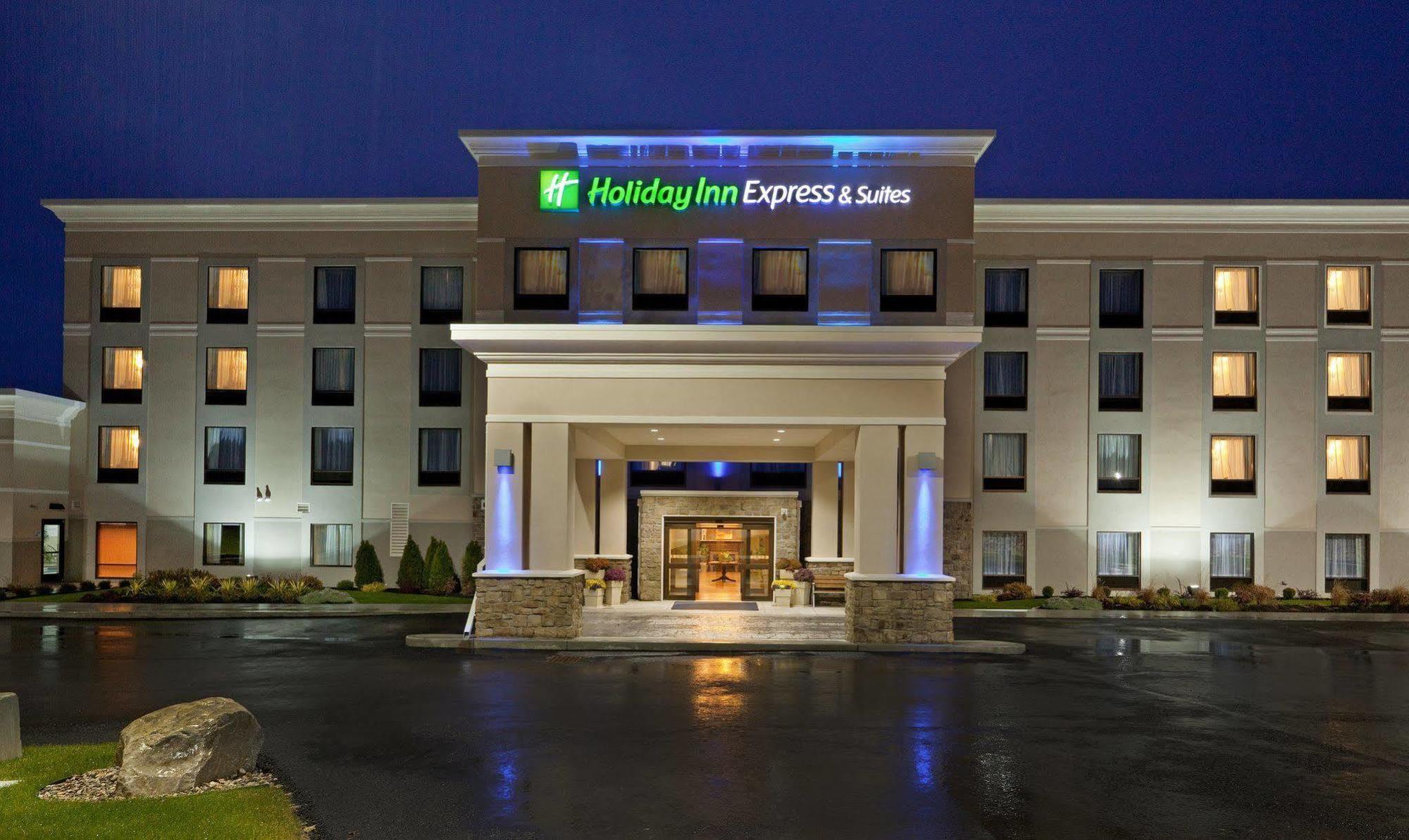 Holiday Inn Express & Suites Malone By Ihg Экстерьер фото