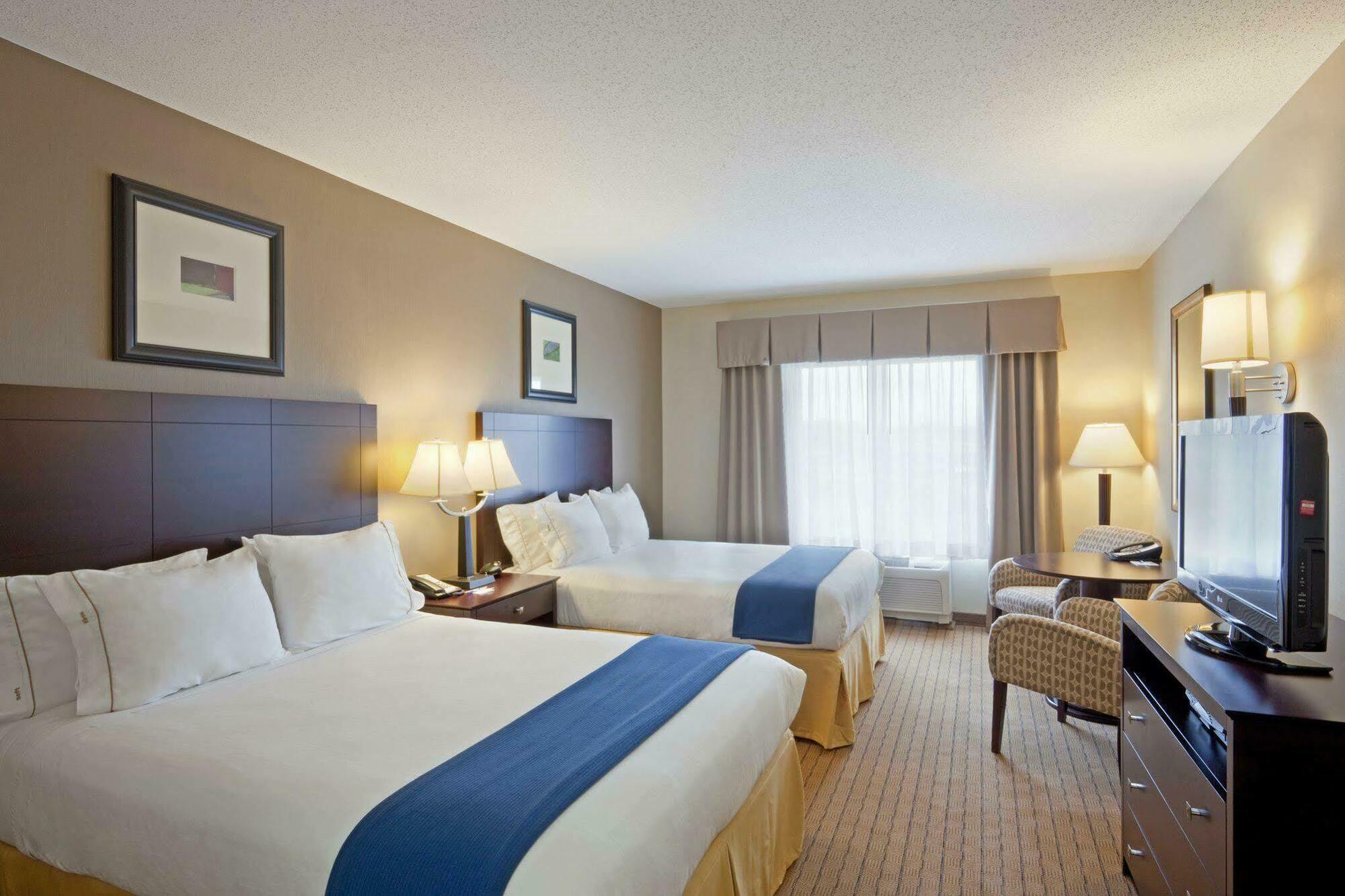 Holiday Inn Express & Suites Malone By Ihg Экстерьер фото