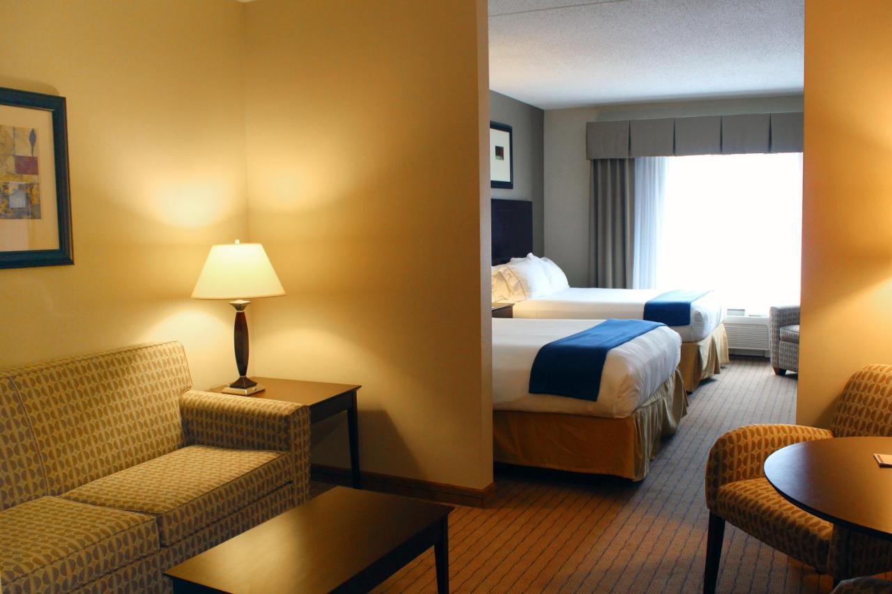 Holiday Inn Express & Suites Malone By Ihg Экстерьер фото