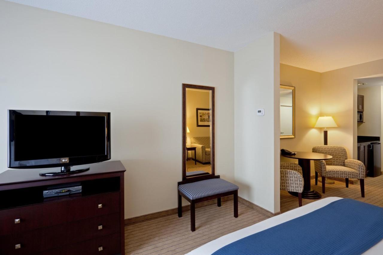 Holiday Inn Express & Suites Malone By Ihg Экстерьер фото