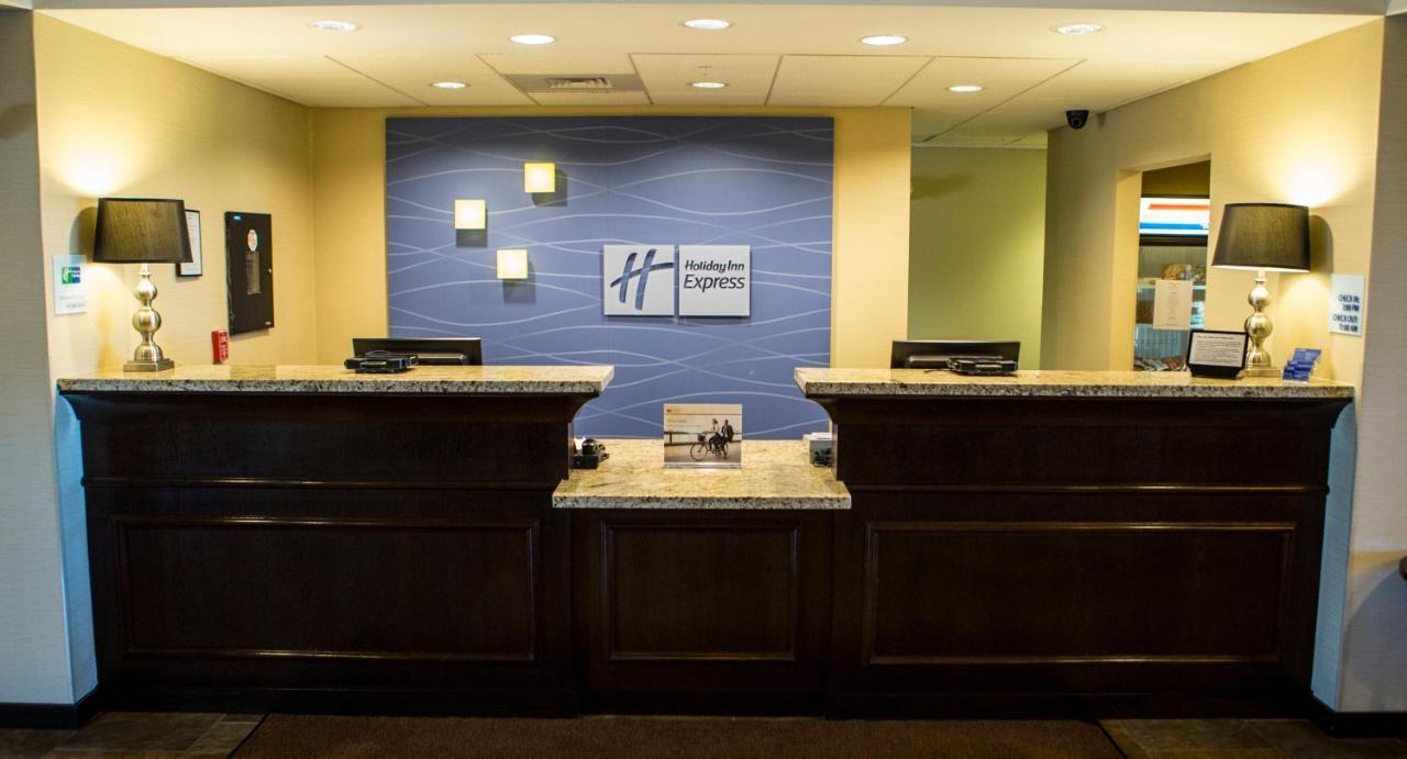 Holiday Inn Express & Suites Malone By Ihg Экстерьер фото